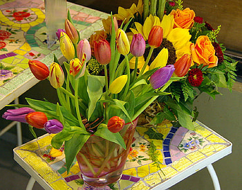 tulips, bouquet, vase, flowers, colourful HD wallpaper