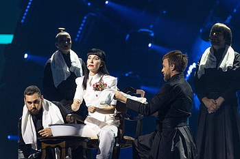 Konstrakta's hand-washing act on Eurovision stage, Mental health anthem HD wallpaper