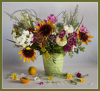 still life, bouquet, graphy, vase, colors, apricot, beautiful, nice, flower, cool, fruit, flowers HD wallpaper