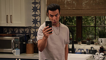 Jencarlos Canela as Victor, Expanding Universe of Ashley Garcia, Apple smart, S01E11 HD wallpaper