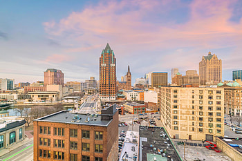 Milwaukee Skyline, Midwest cityscape, Lakefront view, Architectural charm HD wallpaper