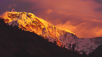 Sunset over mountains of Himalayas HD wallpaper