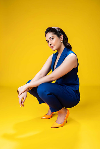 Raasi khanna, Telugu actress, flash graphy, model HD phone wallpaper