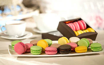 Macaron, colorful, sweets box, plate HD wallpaper