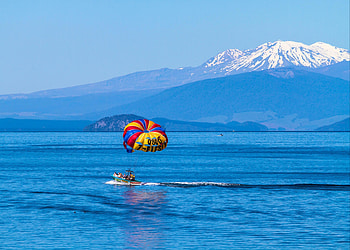 Lake Taupo, Parasailing HD wallpaper