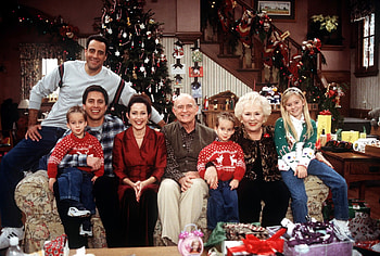 Everybody Loves Raymond, TV show classic, Patricia Heaton's legacy, Enduring sitcom HD wallpaper
