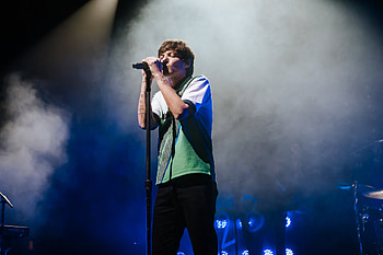 zing rain concert, Brave Louis Tomlinson fans HD wallpaper