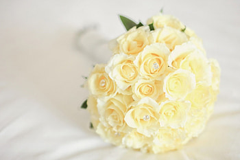 Bride Bouquet, roses, white bouquet, pearls, purity, bride, lovely, beauty HD wallpaper