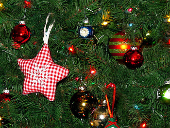 seasons greetings, star, lights, christmas, green, red, decor, balls HD wallpaper