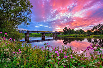 Great Northern Railway Bridge, river, colorful, great, railway, serenity, tranquil, lake, wildflowers, north, reflection, bridge, sky HD wallpaper