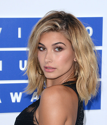 Hailey Bieber, Hairstyle inspiration, Stunning , Modern trends HD phone wallpaper