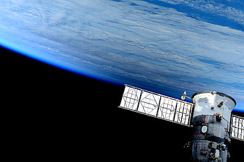 Universe, Planet, Spaceship HD wallpaper