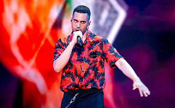 Mahmood's music, Soulful melodies, Emotional journey, Captivating lyrics HD wallpaper