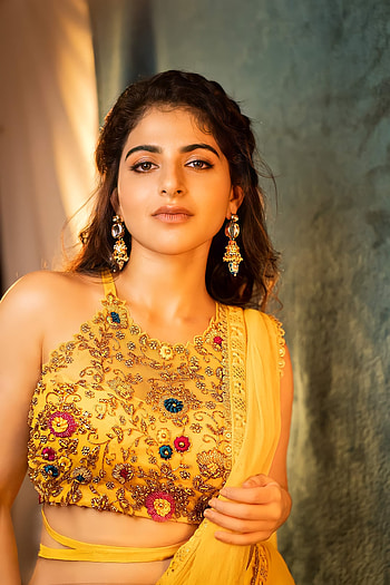 Ishwarya Menon, actress, makeover HD phone wallpaper