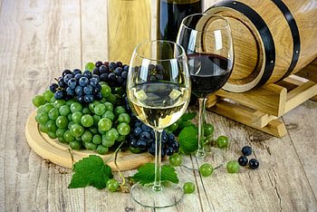 Red and white wine, White, Wine, Grapes, Two, Table, Red, Glasses HD wallpaper