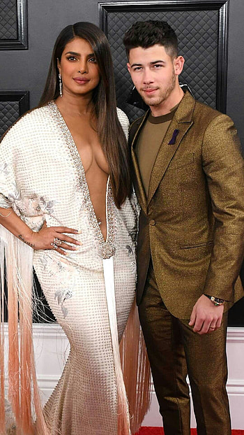 Priyanka Chopra, Nick Jonas, Red carpet at Grammys HD phone wallpaper