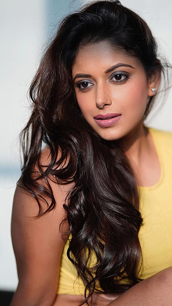 Sneha Paul, bollywood actress HD phone wallpaper