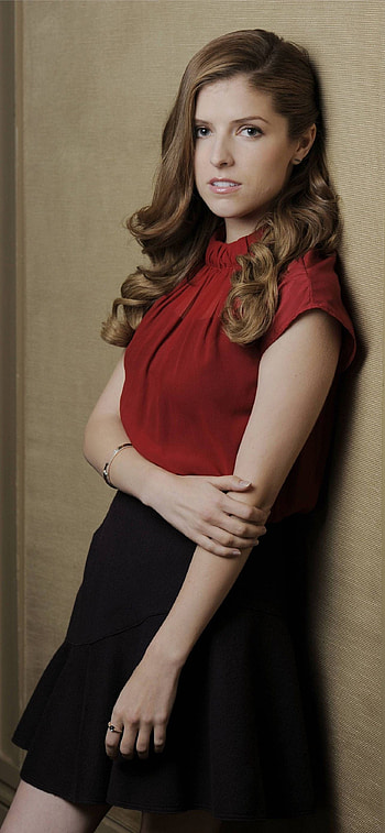 Anna Kendrick HD phone wallpaper