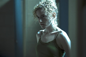 Julia Garner, Hot and sexy, Heaven on earth, The Viraler HD wallpaper