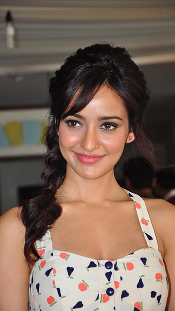 Neha Sharma, Neha Sharma Actress HD phone wallpaper