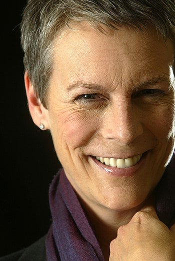 Jamie Lee Curtis, Captivating smile, Fanpop favorite, Beautiful portrait HD phone wallpaper