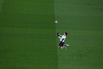 Paris Saint‑Germain — Champions League Midair Moment, Soccer, Paris Saint-Germain F.C, UEFA Champions League HD wallpaper