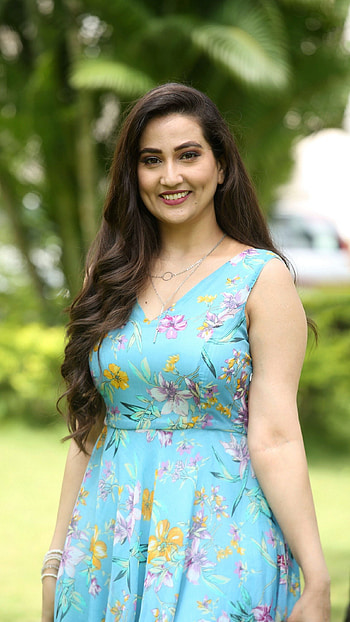 Manjusha, telugu actress, anchor, beautiful, sexy gorgeous HD phone wallpaper