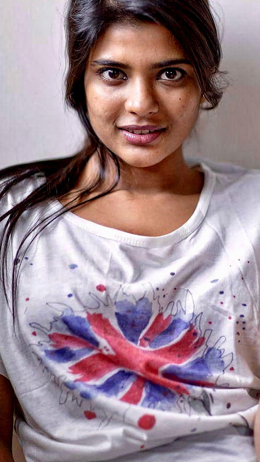Aishwarya rajesh HD phone wallpaper