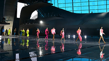 London Fashion Week's schedules and designers, Global fashion hub, Cutting-edge and creative, British fashion scene HD wallpaper