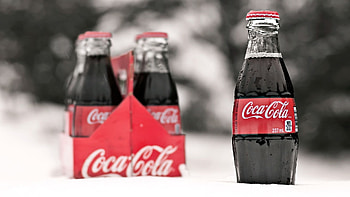 Coca-Cola, Bubbly carbonation, Crisp taste, Thirst-quenching HD wallpaper