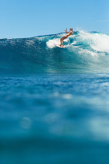 Stephanie Gilmore, Girl Surfing HD phone wallpaper