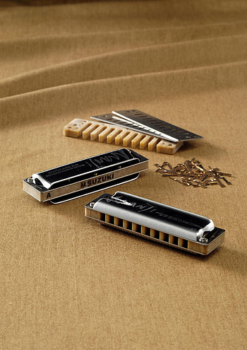 Suzuki manji harmonica, Minor natural keys, Musical versatility, Premium quality HD phone wallpaper