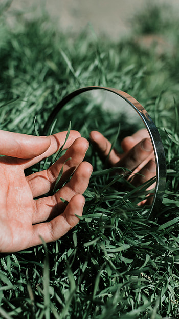 Hand mirror, Artistic mobile , Unique design HD phone wallpaper