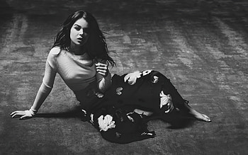 Hailee Steinfeld Monochrome , hailee-steinfeld, girls, celebrities, music, monochrome, black-and-white HD wallpaper