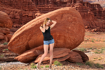 Stefani in the Canyons, model, blonde, rocks, shorts HD wallpaper