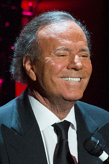 Julio Iglesias, star portrait, news-worthy life, iconic performer HD phone wallpaper