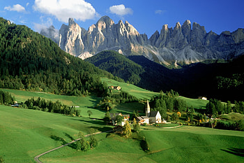Italian Alpine beauty, Austrian Alps , Spring in the Alps, European charm HD wallpaper