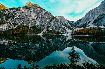 A breathtaking view of Lake Braies with mountain reflection in the Italian Alps. Ideal for nature lovers. HD wallpaper