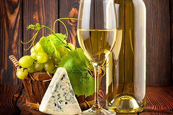 *** On a nice evening with friends ***, glass, bottle, wine, grapes HD wallpaper