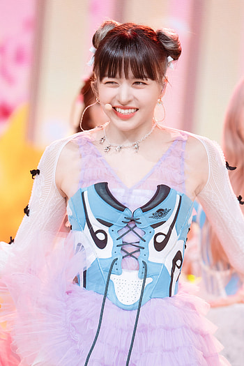 Lily Nmixx profile, Age facts, 2022 updated, Kpopping HD phone wallpaper