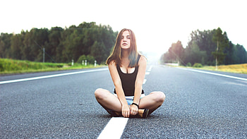 Girl Sitting On Road, girls, model HD wallpaper
