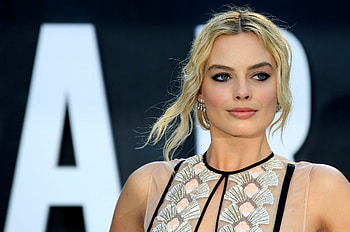 Margot Robbie Cute, margot-robbie, celebrities, girls HD wallpaper