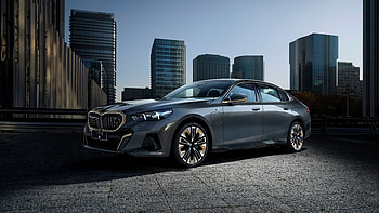 BMW i5 M Sport - Sleek City Backdrop, vehicle, BMW HD wallpaper