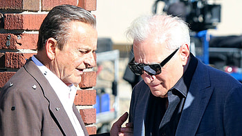 Netflix release plans, Scorsese's The Irishman, Theatrical distribution, Variety update HD wallpaper