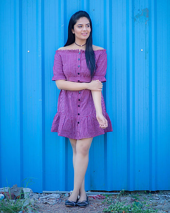 Sreemukhi, standing, face HD phone wallpaper