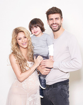 Shakira and Gerard Pique, Ditto , Son Sasha, Gerard Piquecopy HD phone wallpaper