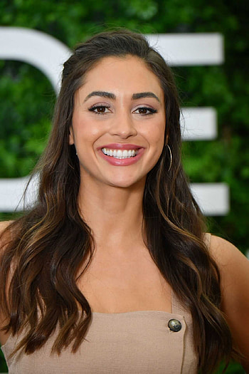 Hot of Lindsey Morgan, Addictive body, Sexy poses, The Viraler HD phone wallpaper