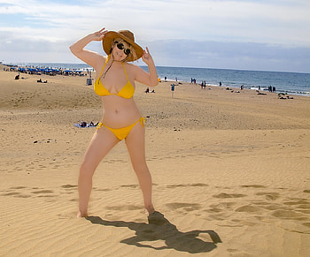 Beach Shot . ., sand, cowgirl, beach, outdoors, blondes, women, western, ocean, hats HD wallpaper