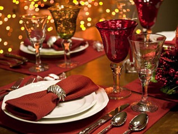 CHRISTMAS TABLE, entertaining, tables, family, christmas, celebrating, festive, food, table settings HD wallpaper