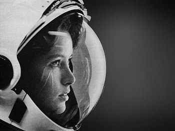 .wiki--Astronaut--PIC-WPD003847-1 HD wallpaper